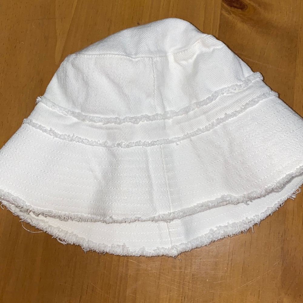 urban outfitters bucket hat